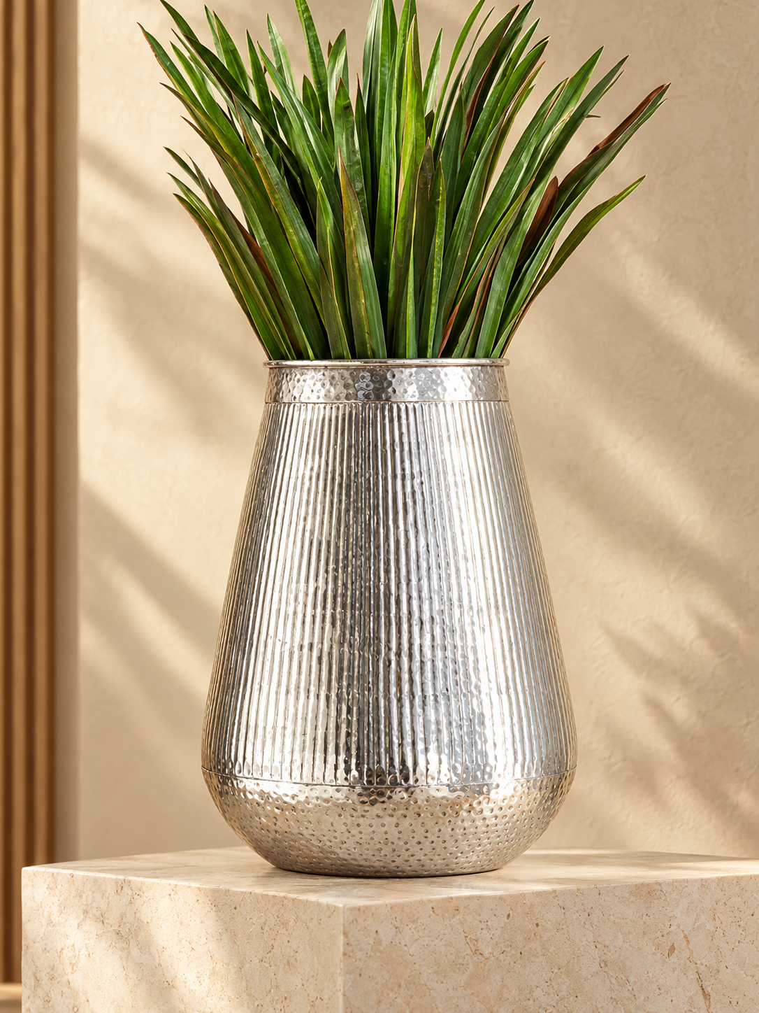 ALUMINIUM HAMMERED DECORATIVE VASE